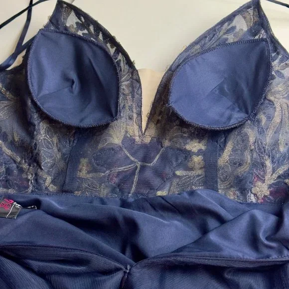 Blondie Nites Navy Gold Embroidered V-Neck V-Back Formal Dress Ball Gown Size 9 - Picture 14 of 16